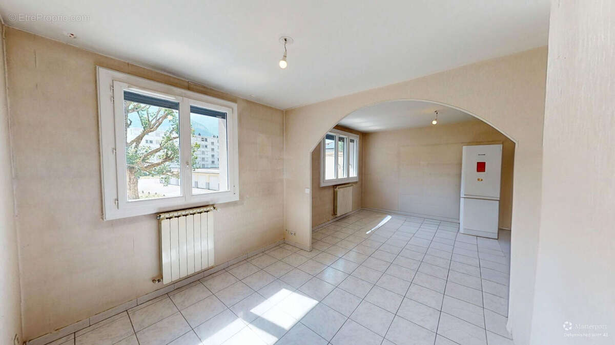 T3 - 52m2 - Copro ravalée et isolée - Vue montagnes - DPE C - Fontaine - photo 2