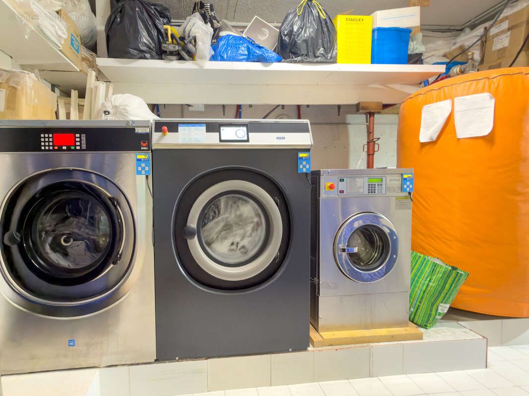 Commerce à LA LONDE-LES-MAURES