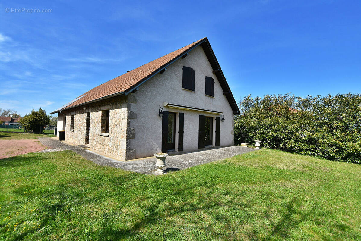 Maison à COMMELLE-VERNAY