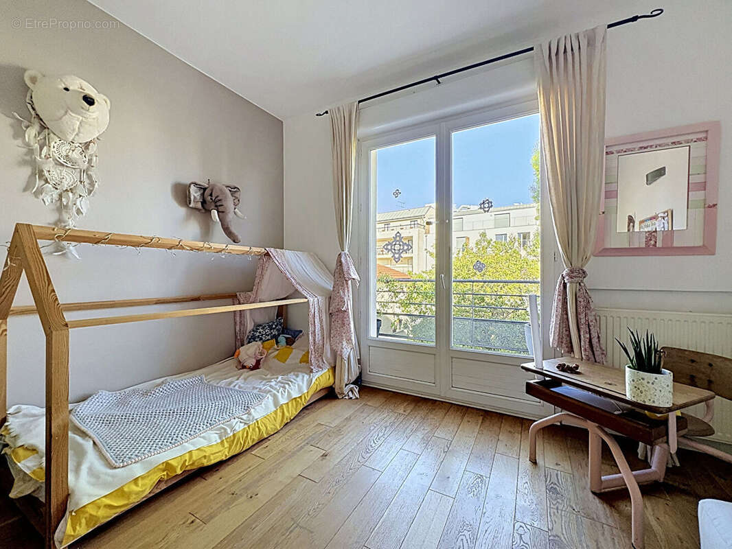 Maison à SURESNES