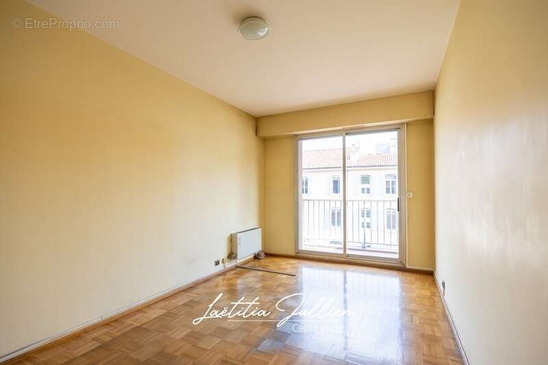 Appartement à MARSEILLE-4E