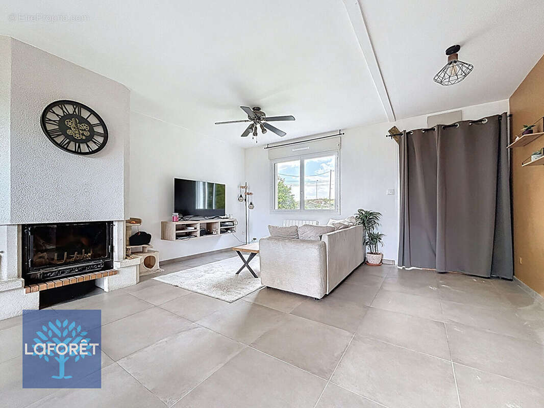 Maison à LA SELLE-EN-LUITRE