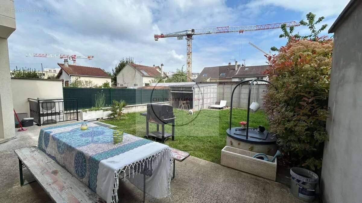 Maison à CHENNEVIERES-SUR-MARNE