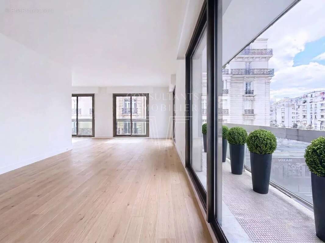 Appartement à PARIS-17E