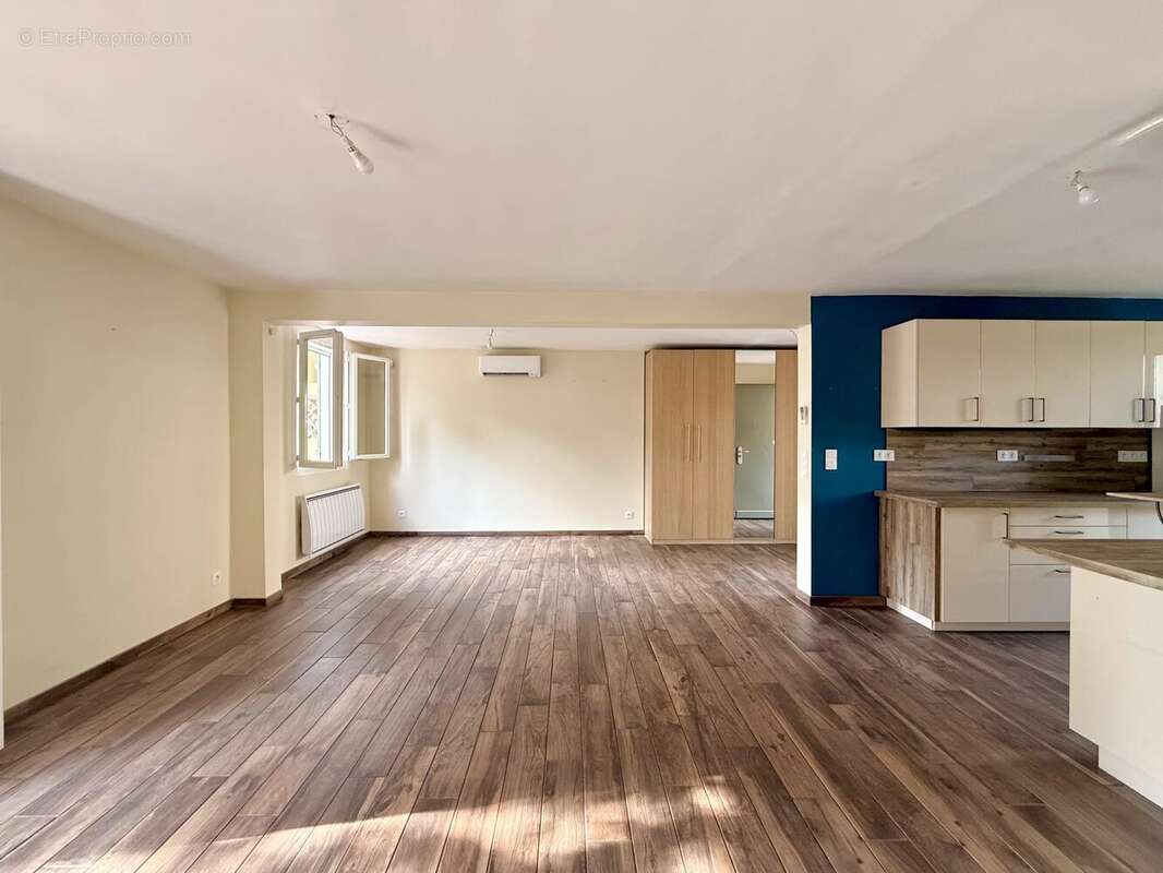 Maison à SAINT-CYR-SUR-MER