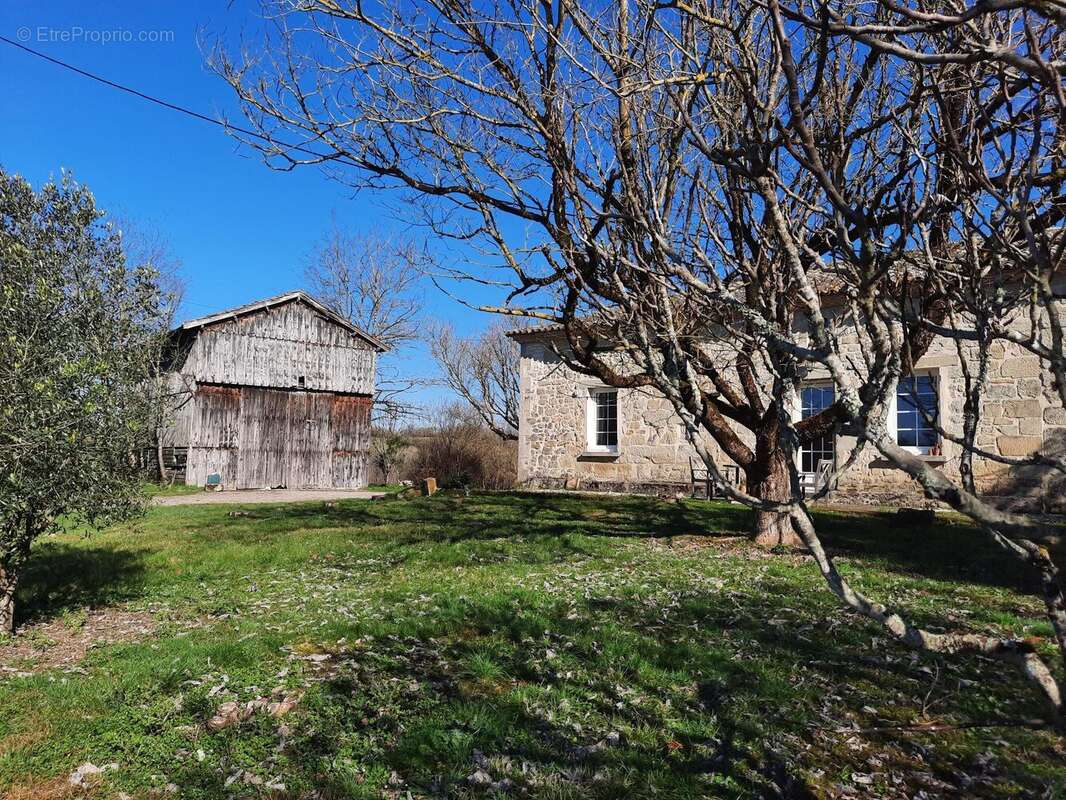 Appartement à SAINT-COLOMB-DE-LAUZUN