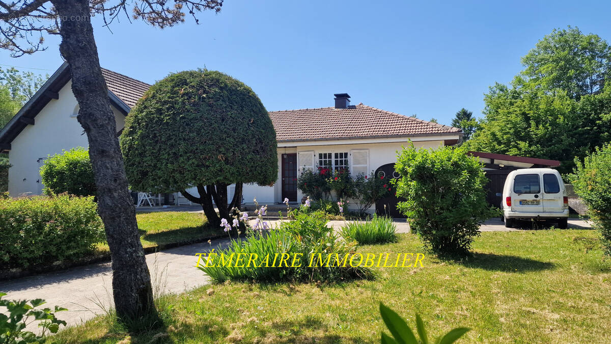 Maison à MONNET-LA-VILLE