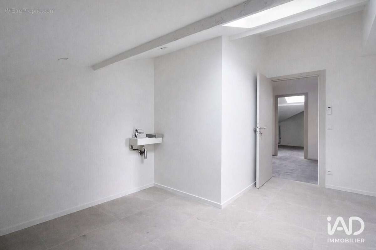 Photo 8 - Commerce à MARSEILLE-12E