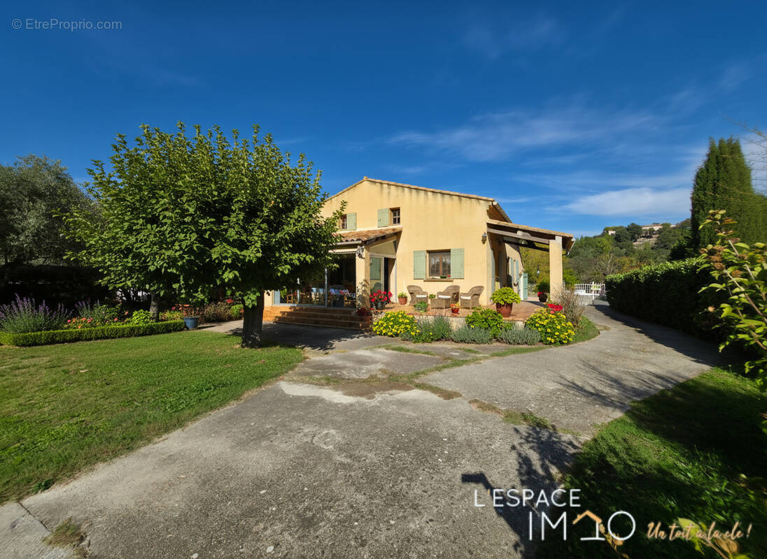Maison à MAUBEC