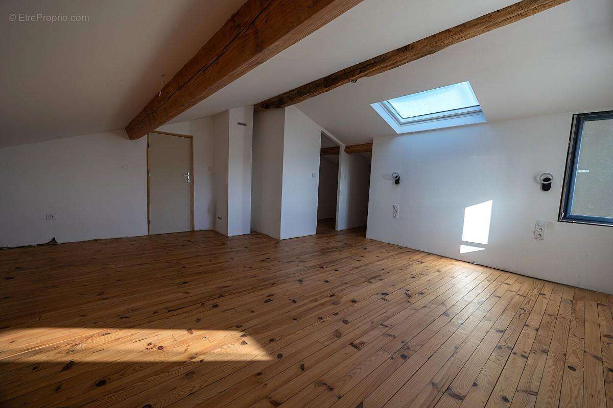Corps de ferme sur 990 m² de terrain - photo 14