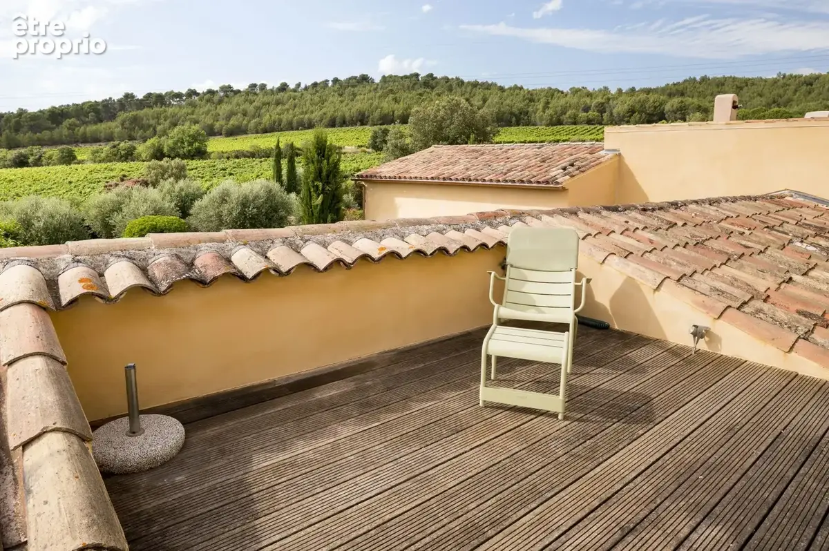 Dickjan POPPEMA d'eXp France vous propose un bel appartement sur une domaine viticole