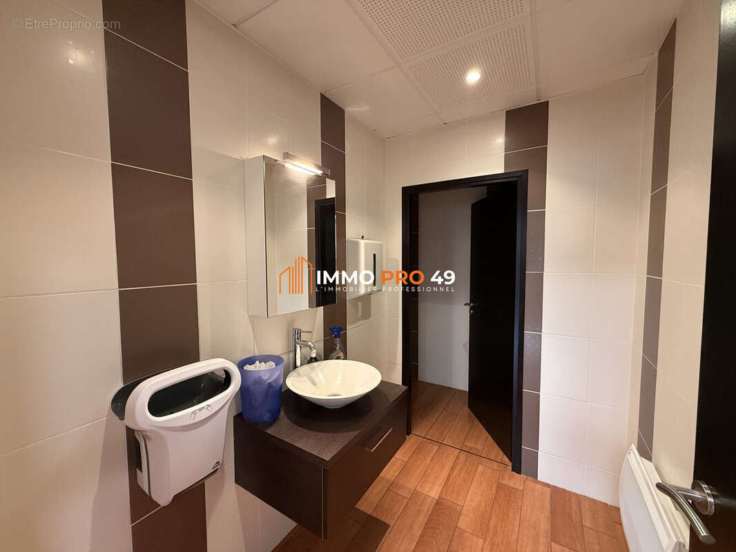 Commerce 767 m² à Haute-Goulaine  - photo 8