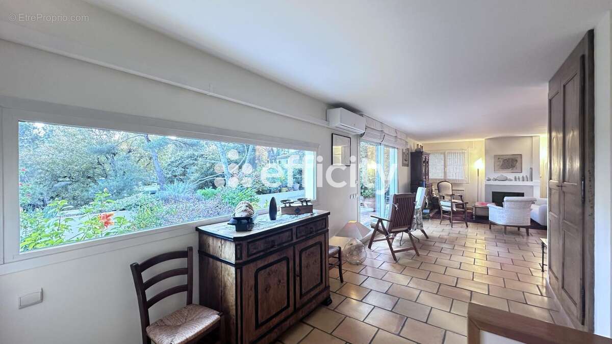 Appartement à VILLENEUVE-LES-AVIGNON