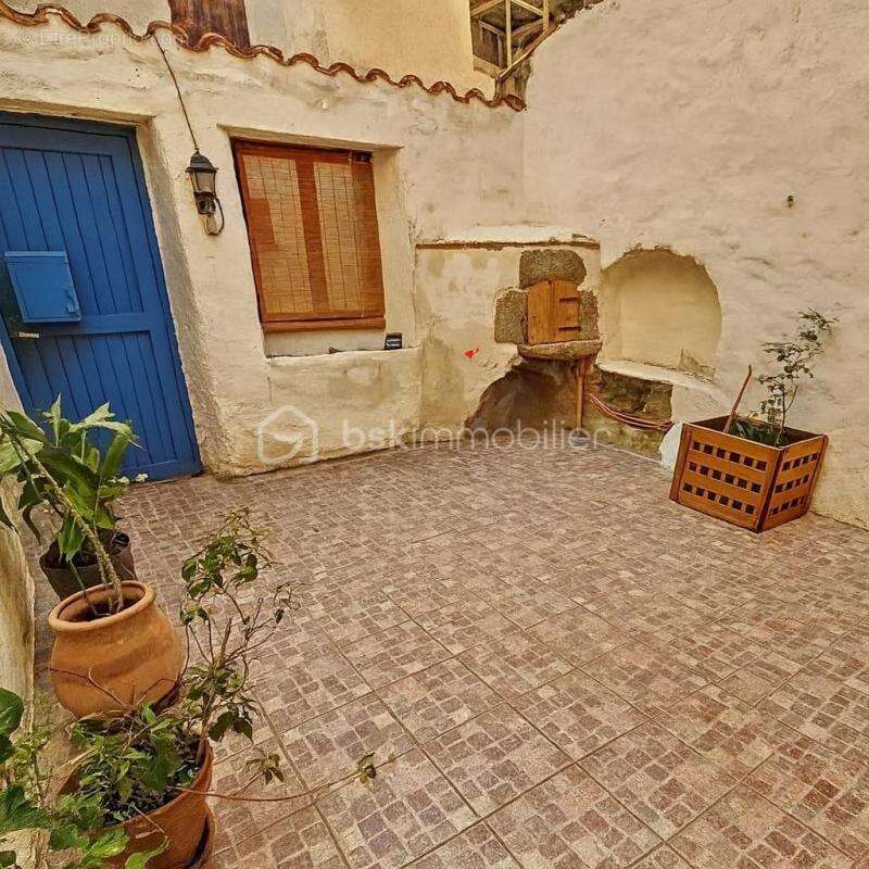 Maison à MONTESQUIEU-DES-ALBERES