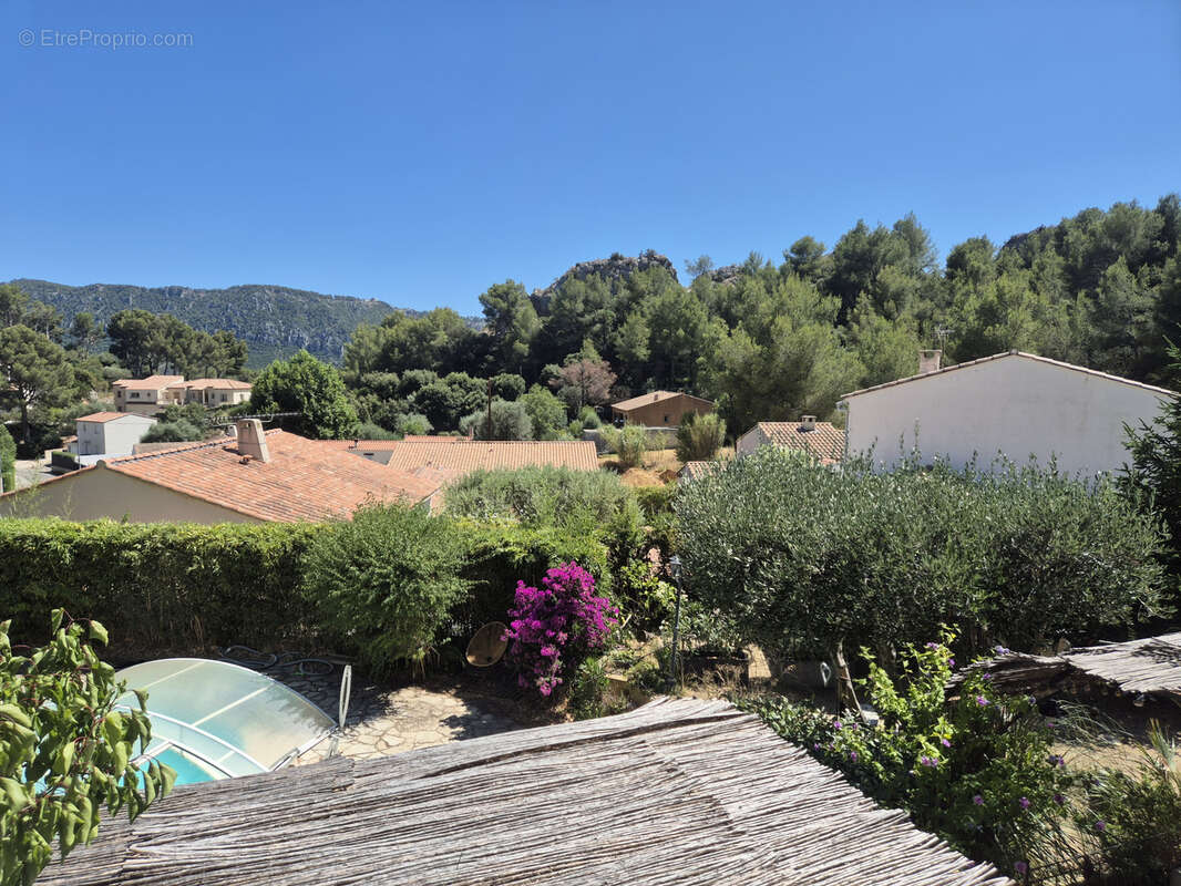 Maison à LE REVEST-LES-EAUX