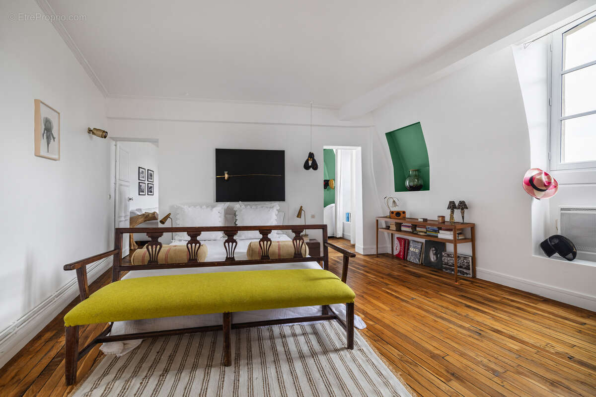 Appartement à PARIS-2E