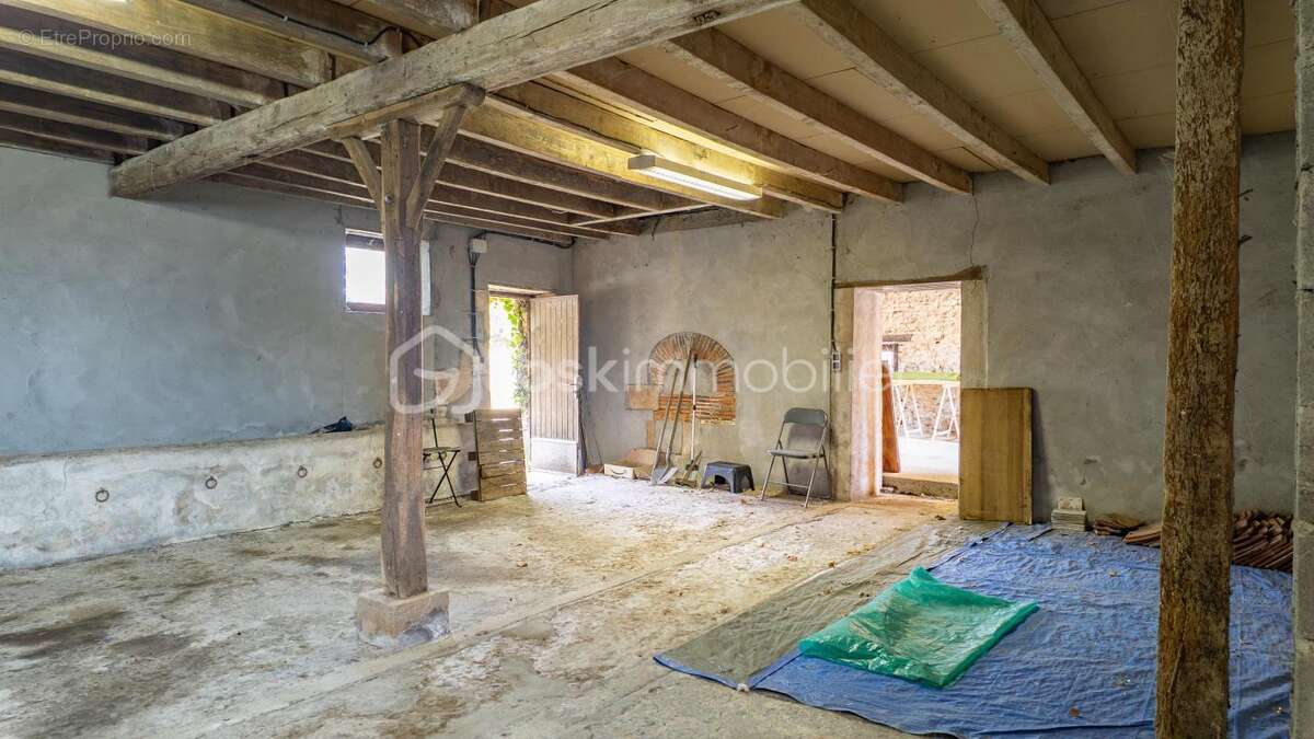 Surprenante maison de caractère à rafraîchir pour un projet familial ou professionnel - photo 26