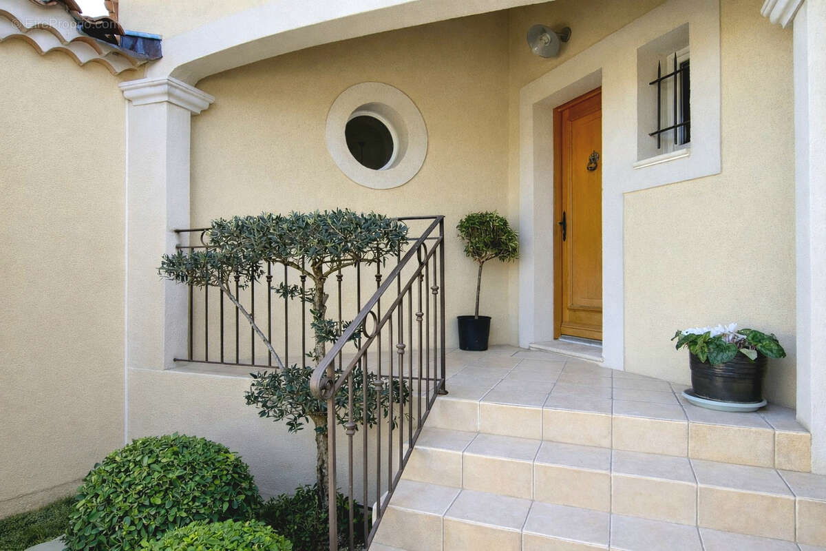 Maison à MORIERES-LES-AVIGNON