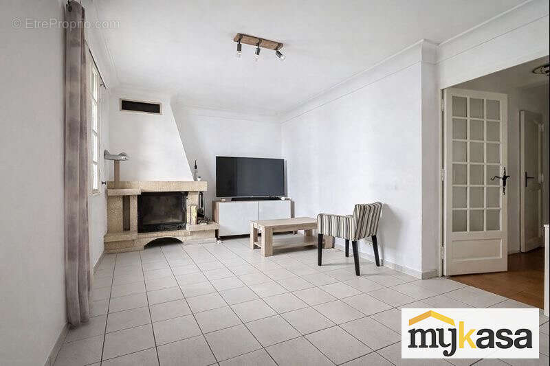 Appartement  T4 Martigues Ferrières 63m2 - photo 2