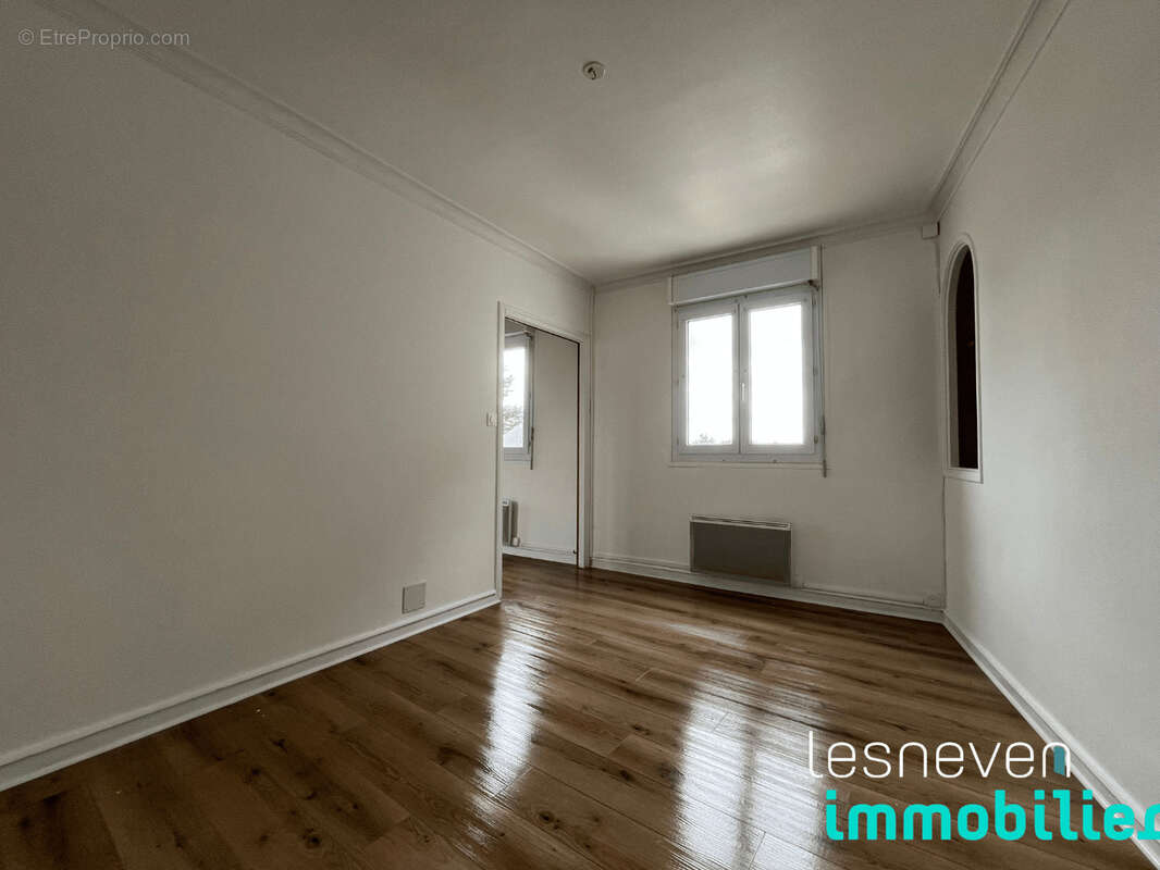 Appartement à PLOUNEVEZ-LOCHRIST