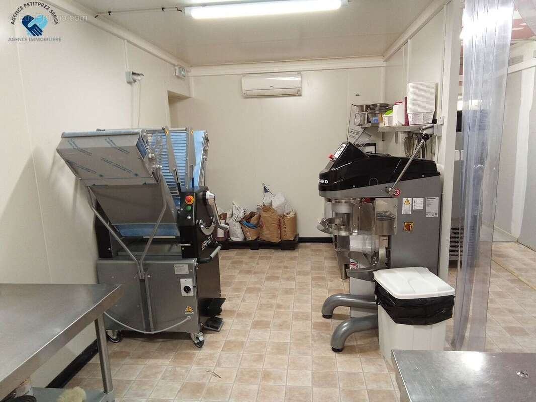 Commerce 264 m² à Lorp-Sentaraille  - photo 3
