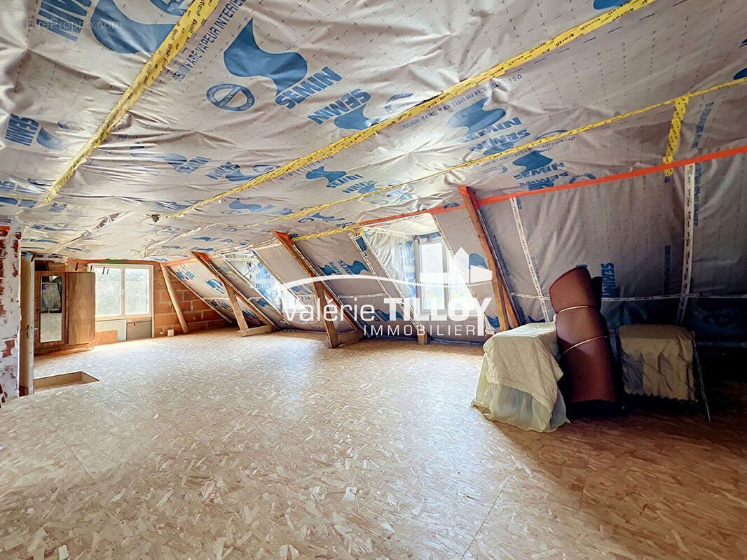 Maison individuelle avec grand terrain de 2 500 m², sous-sol complet et combles aménageables - photo 9