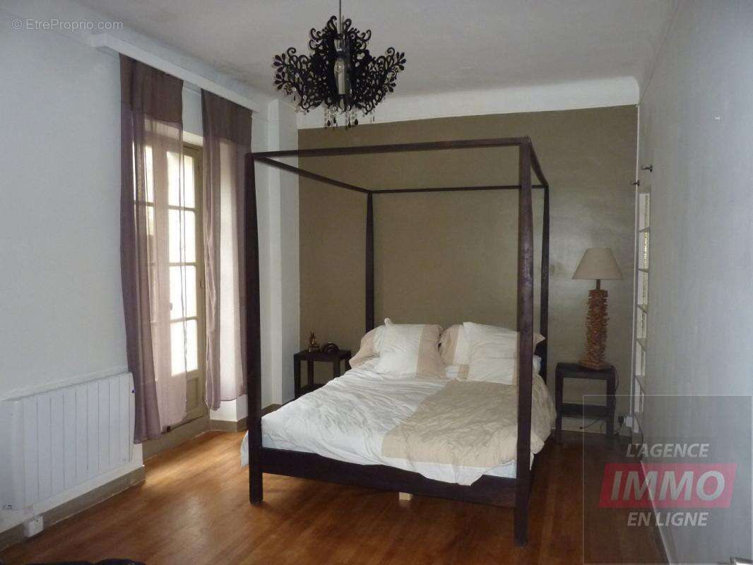 Maison 560 m² à Pontoise  - photo 8