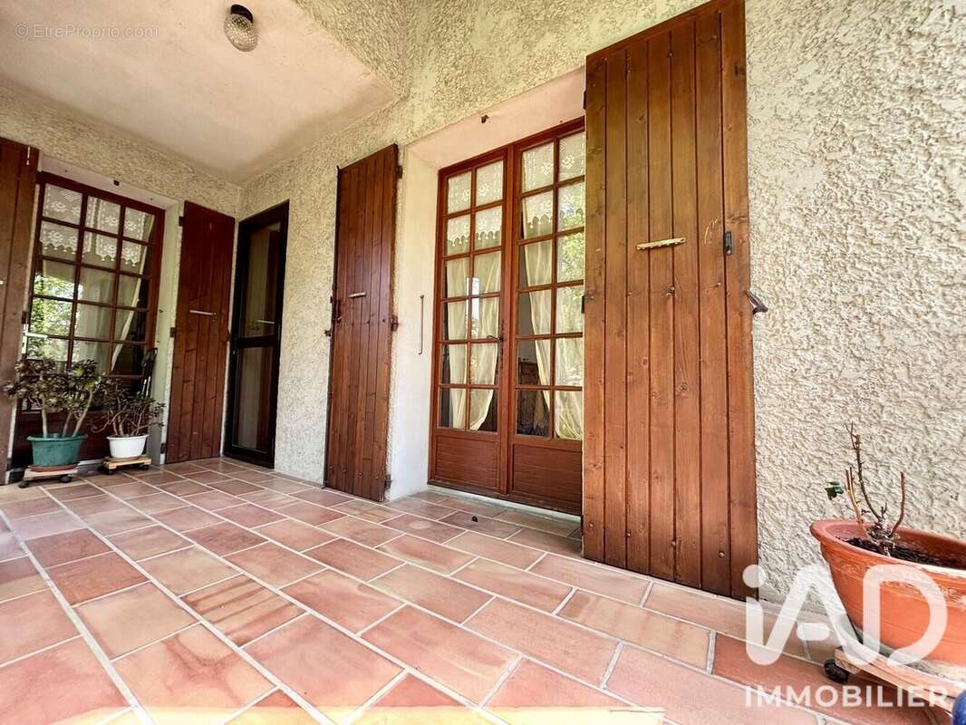 Maison 97 m² à Saint-Saturnin-Les-Avignon  - photo 3