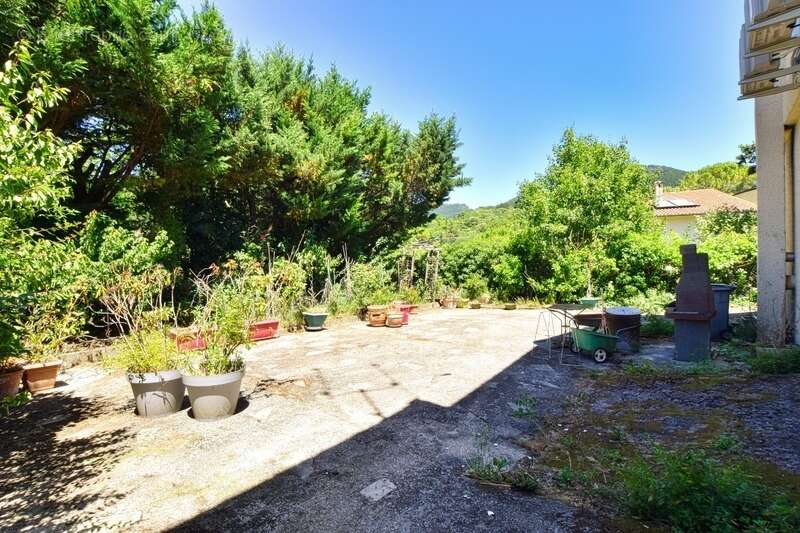 Maison familiale avec garage, atelier et fort potentiel d'évolution - photo 8