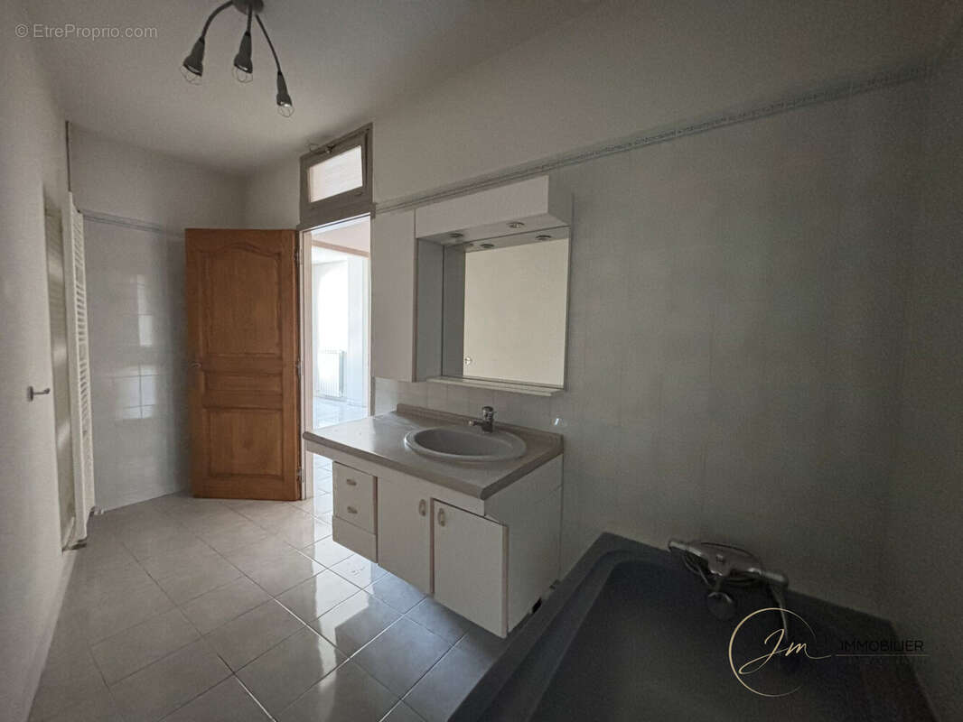 Appartement à GANGES