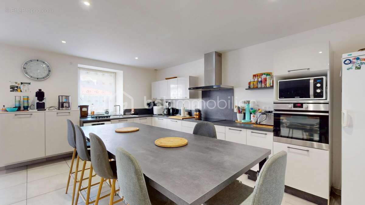 Maison à SAINT-LOUP-SUR-SEMOUSE