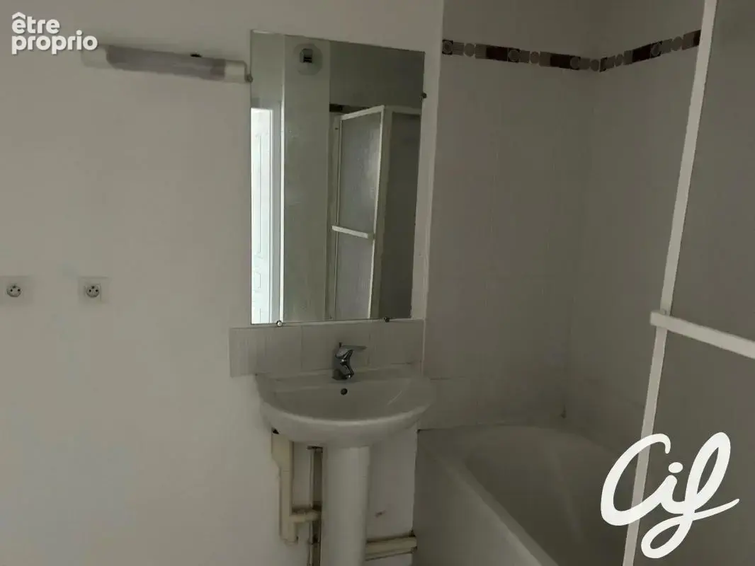 Appartement T3 Le Bourg Sous La Roche - 69.95 m2  165 000 Euros - photo 6