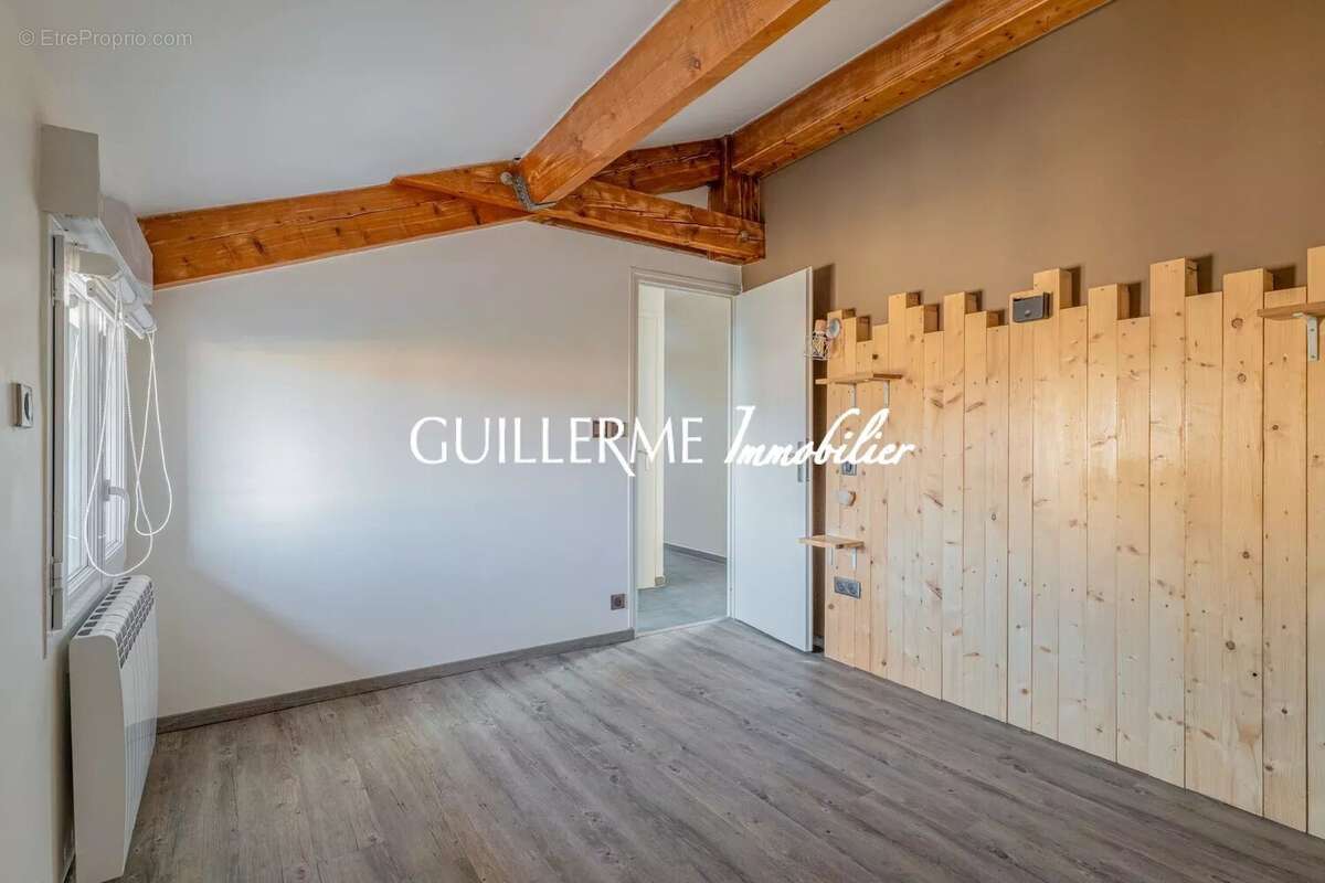 Appartement à GREZIEU-LA-VARENNE