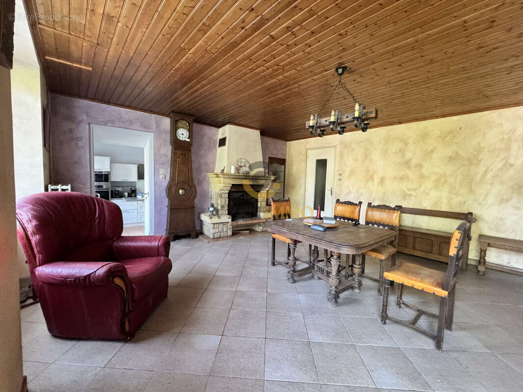 Maison à SECONDIGNY