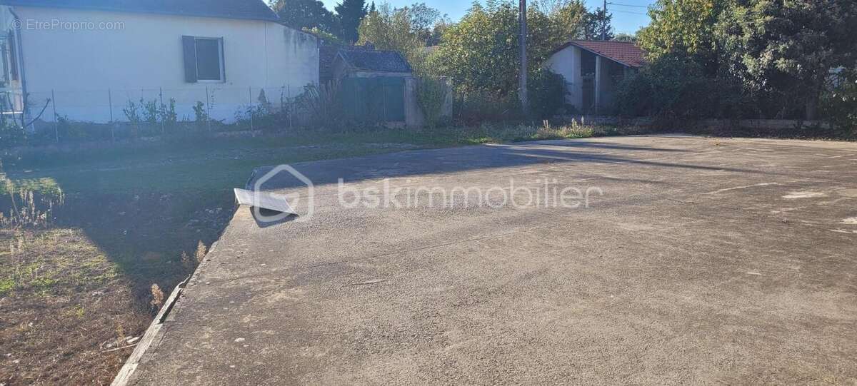 Commerce à BEAUMONT-DE-LOMAGNE