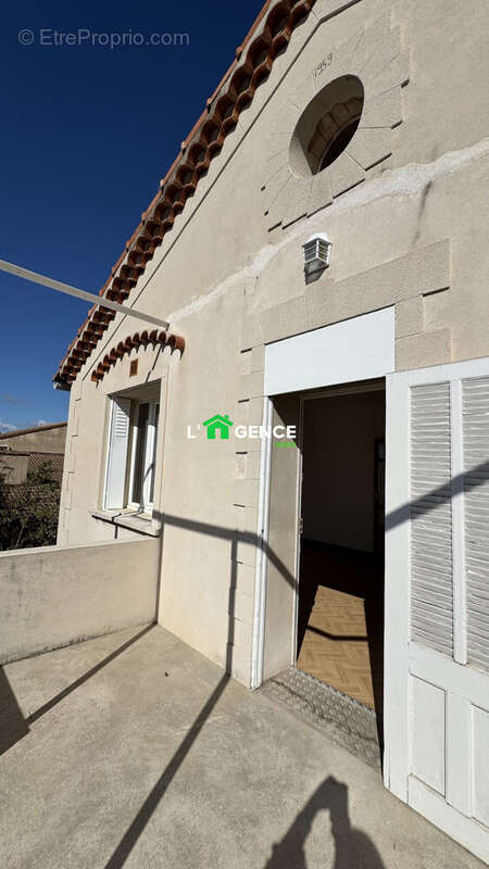 Maison à SAINT-MITRE-LES-REMPARTS