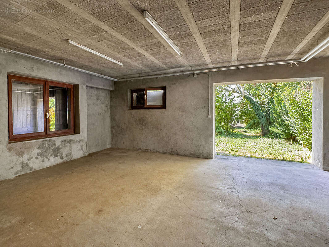 Maison  5 pièces de 101 m2 + sous-sol  à ARCHAMPS - photo 9