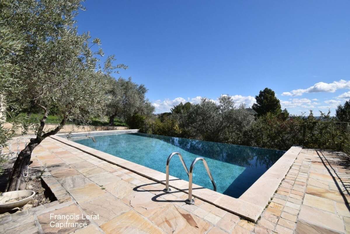 Maison à vendre 7 pièces MANOSQUE (04) - Quartier La Rochette - 169 m² habitable - 4 chambres - Piscine - Garage - 647 000 € hon - photo 20