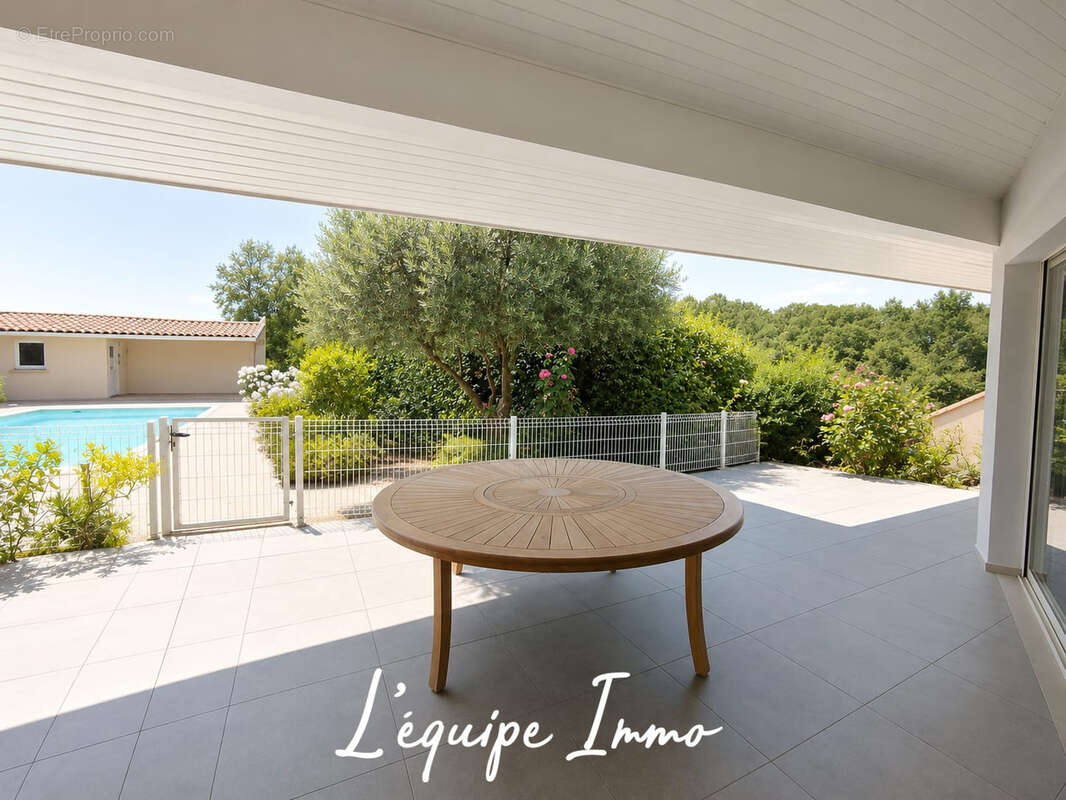 Maison familiale 200m2 avec piscine garage et terrain attenant - photo 14
