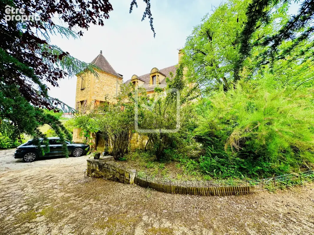 EXCLUSIVITE - Vaste demeure de caractère sur sous sol avec son appartement sur un parc clos de 2080m2 - photo 2