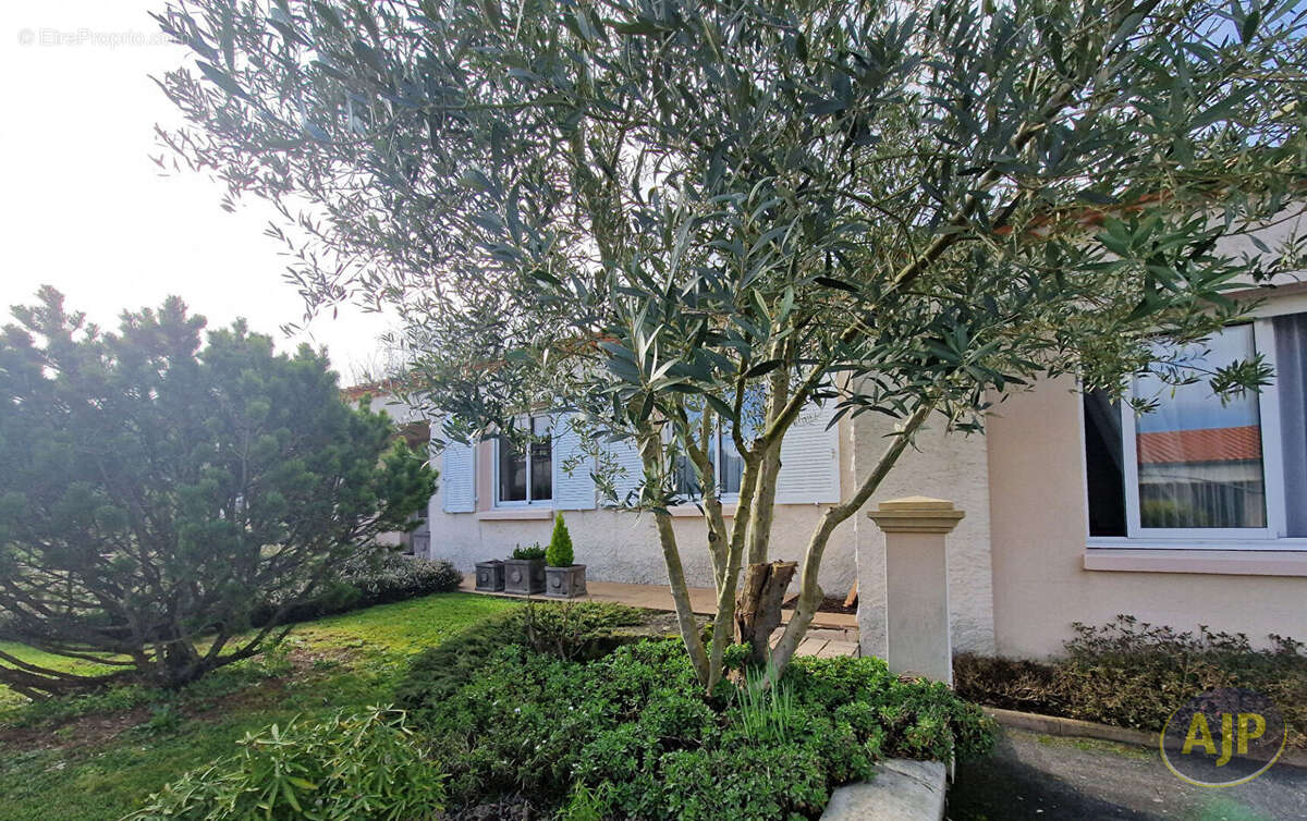 Maison à CUGAND