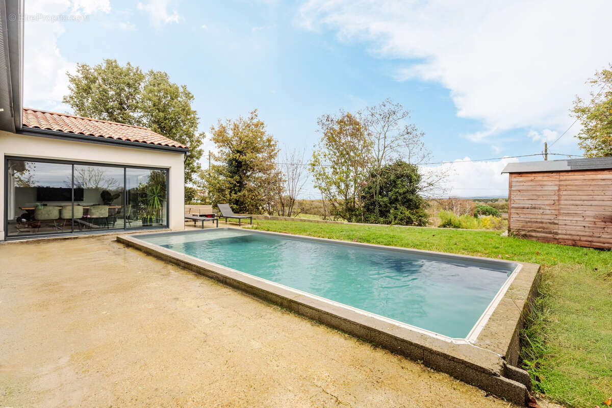 Maison à SAINT-CLAR-DE-RIVIERE