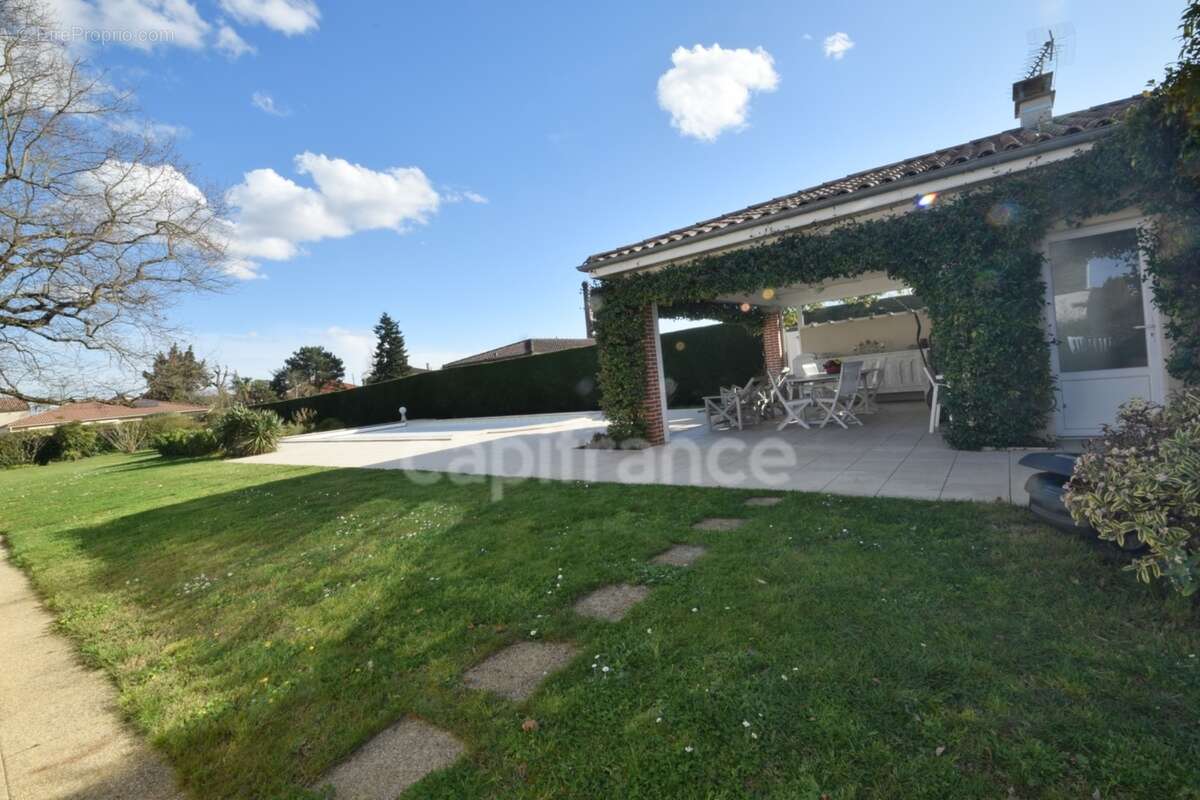 Villa familiale de standing - 4 chambres - piscine - pool house - double garage à MARMANDE (47) - photo 5