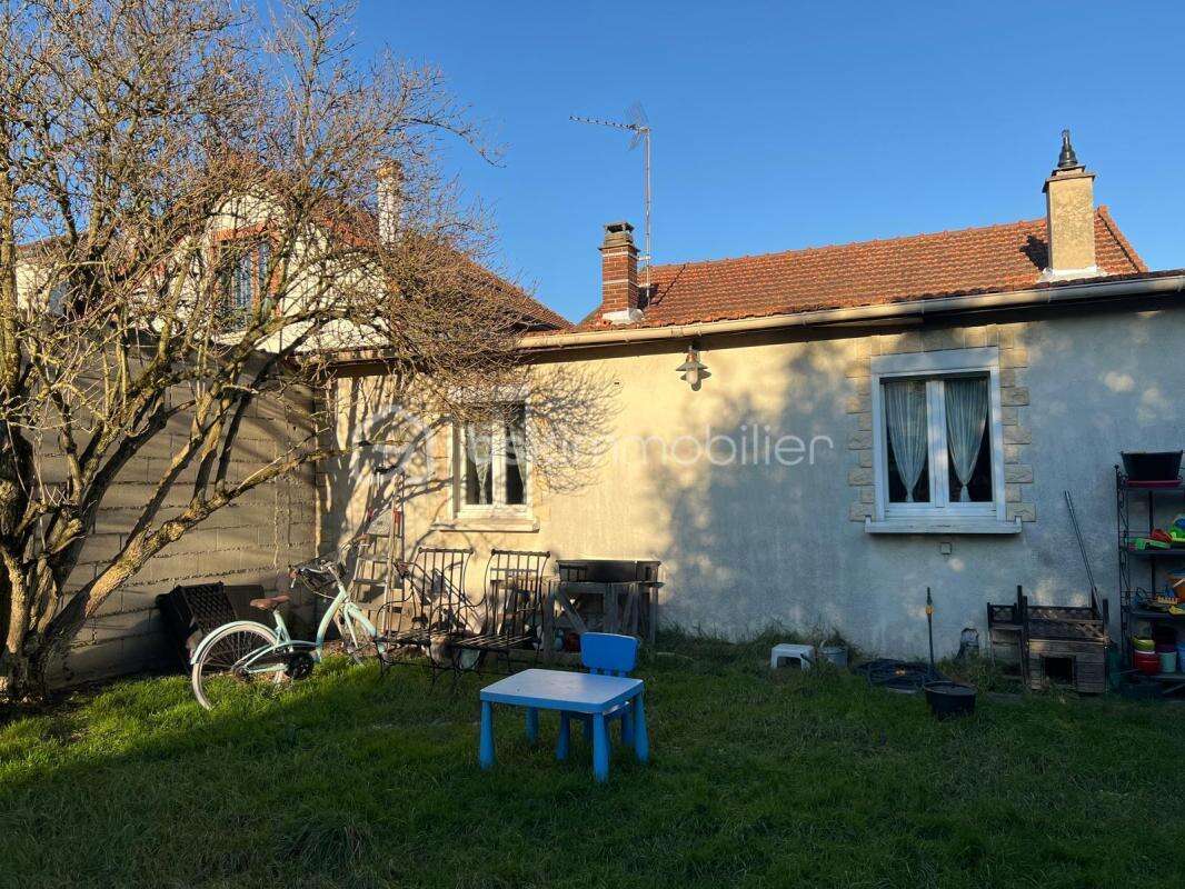 Maison + Studio indépendant + Jardin + Stationnements - photo 4