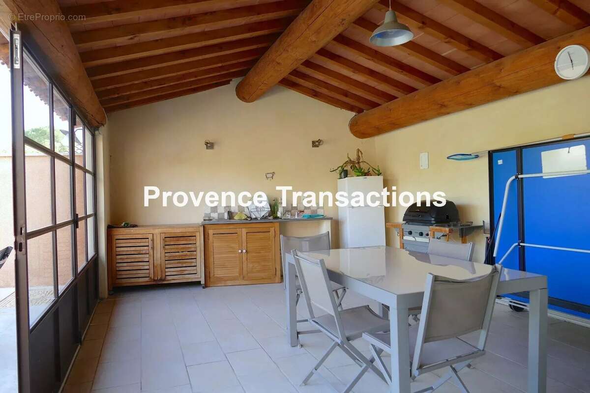 Très belle maison avec grandes dépendances - photo 7