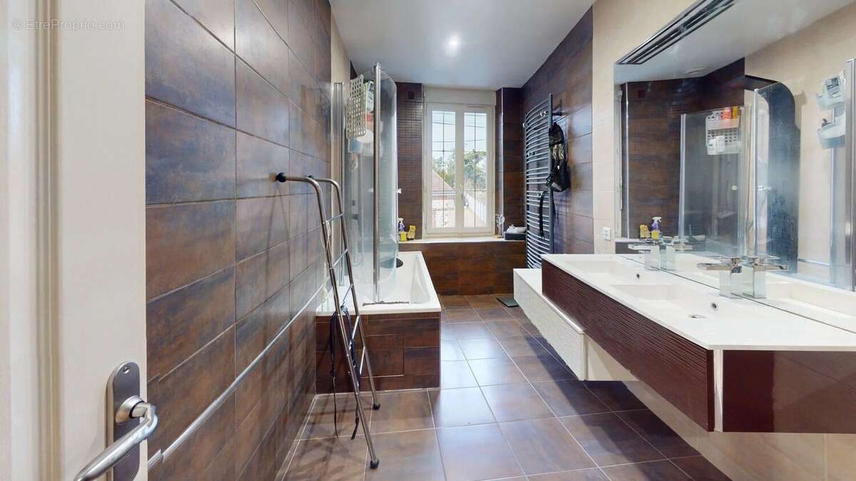 Maison à COURVILLE-SUR-EURE