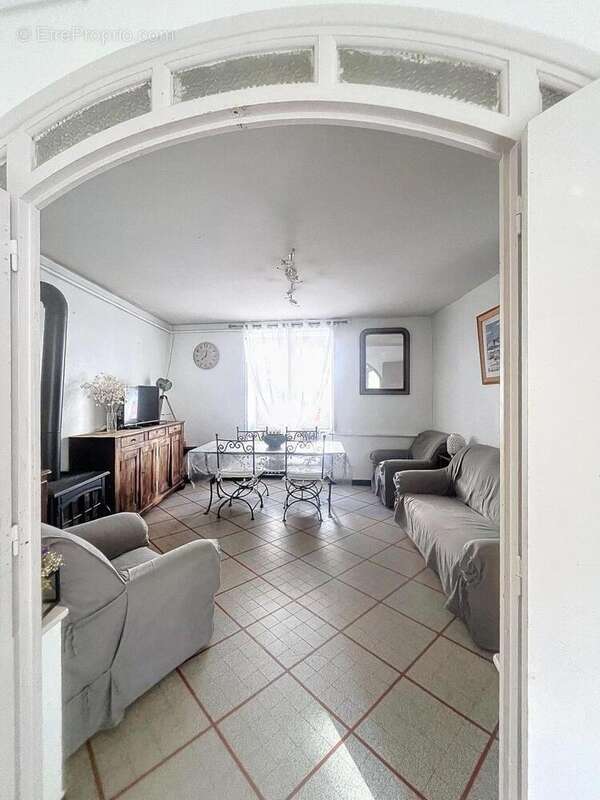 Maison 137 m² à La Souche  - photo 2