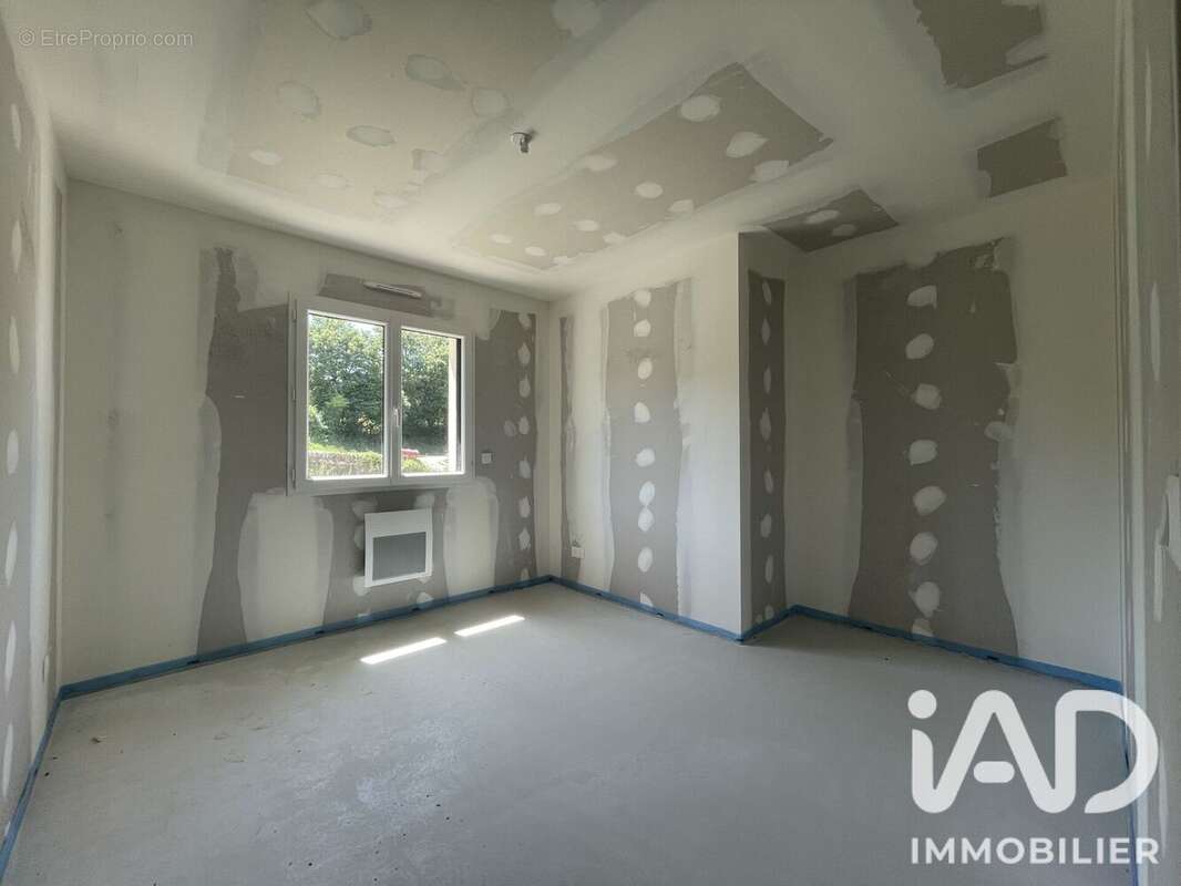 Maison 95 m² à Archigny  - photo 6