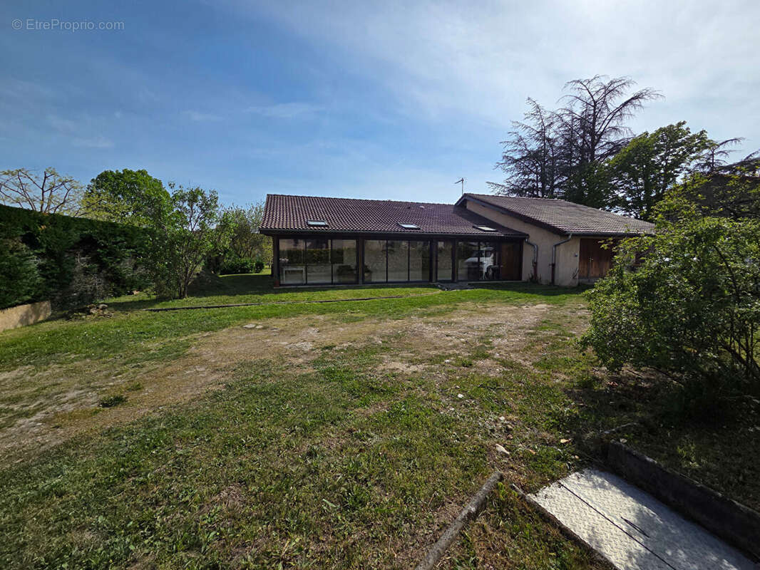 Maison à GREZIEU-LA-VARENNE