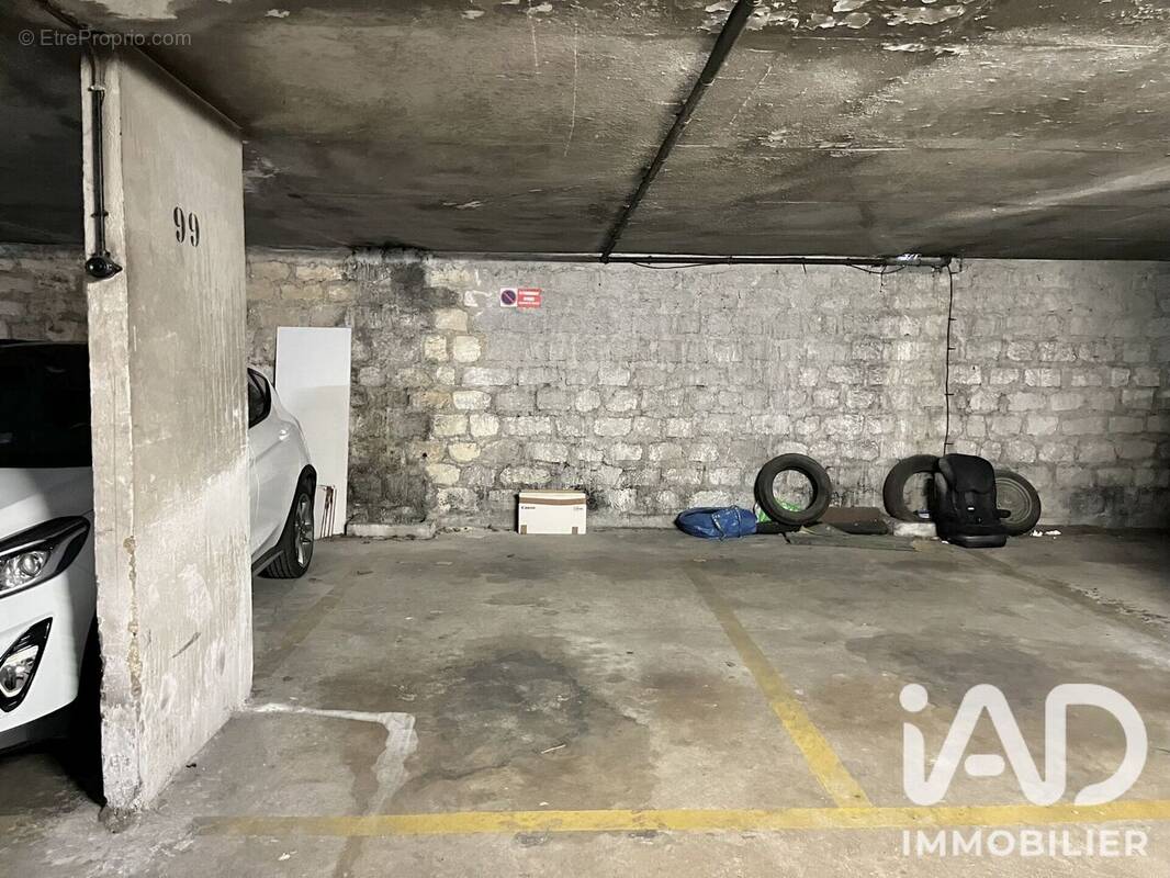Photo 1 - Parking à MONTROUGE